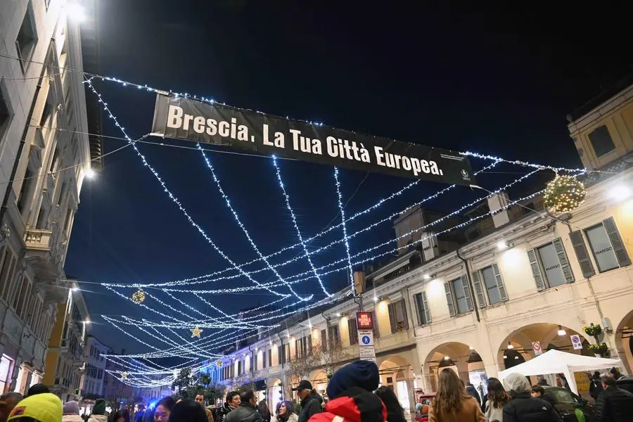 L'accensione delle luci di Natale in centro a Brescia