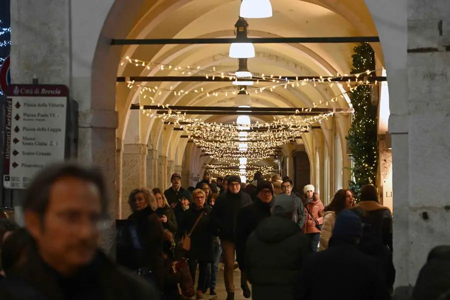 L'accensione delle luci di Natale in centro a Brescia