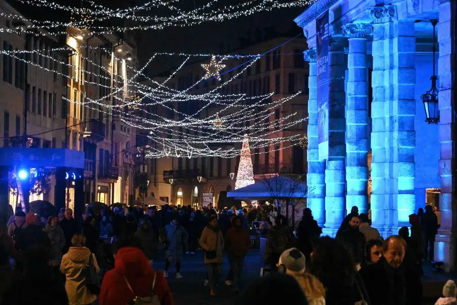 L'accensione delle luci di Natale in centro a Brescia