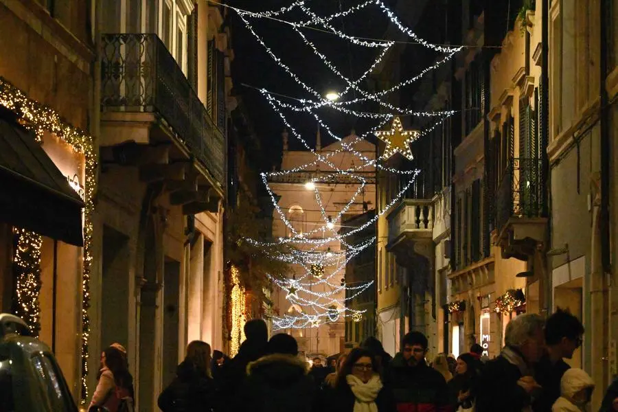 L'accensione delle luci di Natale in centro a Brescia