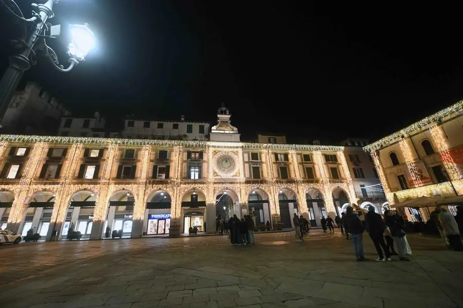 L'accensione delle luci di Natale in centro a Brescia