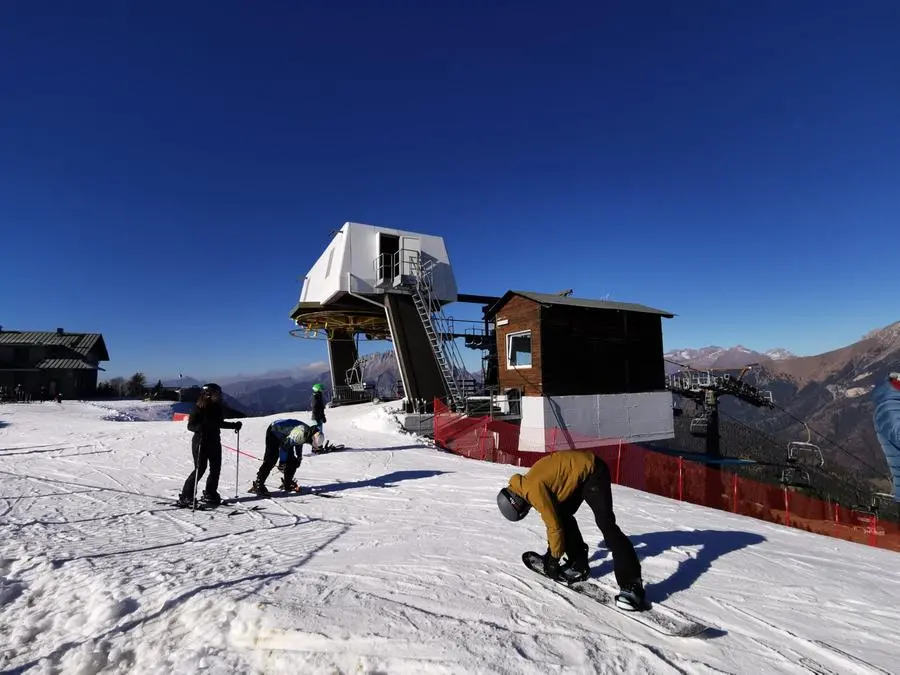 Stagione sciistica, appassionati in pista a Borno e al Tonale