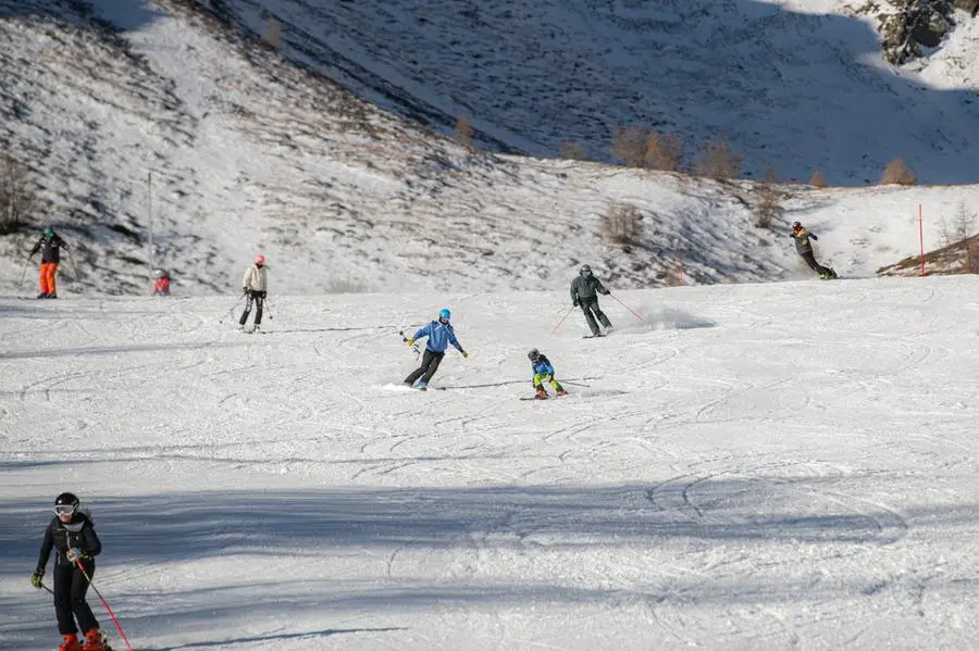 Stagione sciistica, appassionati in pista a Borno e al Tonale