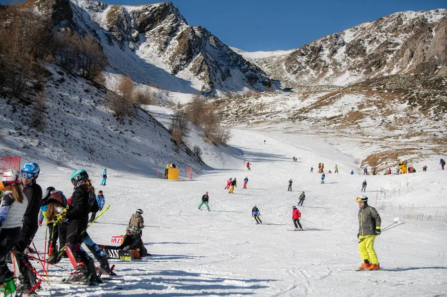 Stagione sciistica, appassionati in pista a Borno e al Tonale