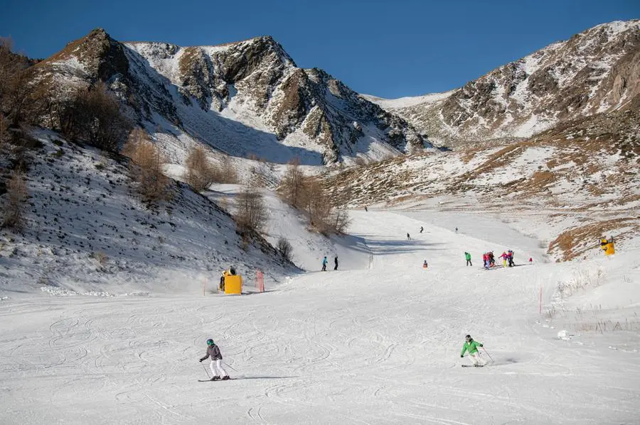 Stagione sciistica, appassionati in pista a Borno e al Tonale