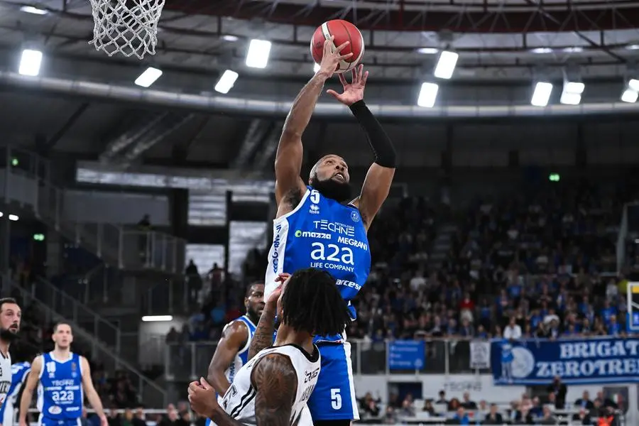 Basket, gli scatti di Germani-Virtus Bologna