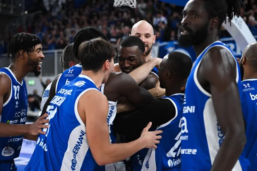 Basket, gli scatti di Germani-Virtus Bologna