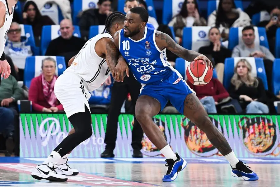 Basket, gli scatti di Germani-Virtus Bologna