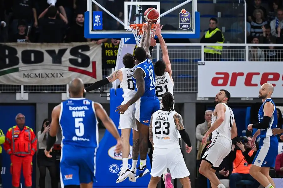 Basket, gli scatti di Germani-Virtus Bologna