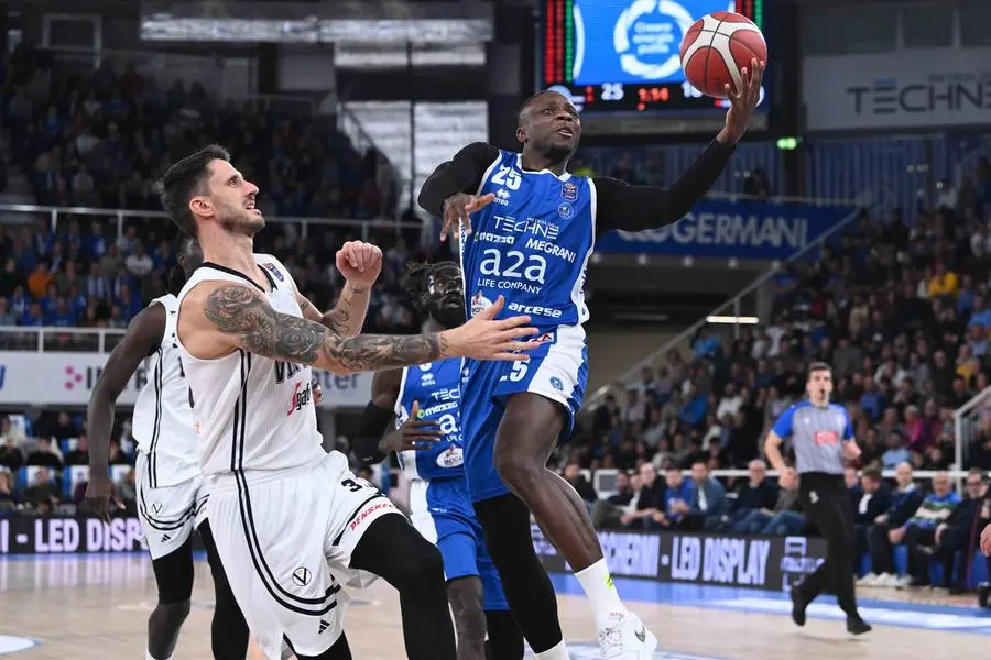 Basket, gli scatti di Germani-Virtus Bologna