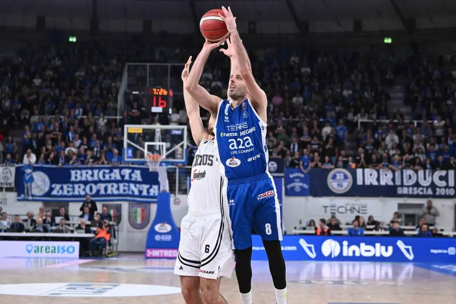 Basket, gli scatti di Germani-Virtus Bologna