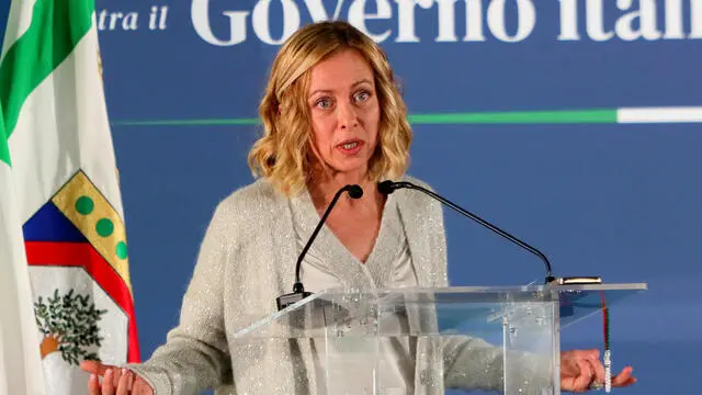 La Presidente del Consiglio, Giorgia Meloni, durante il suo discorso Bari 29 11 2024 la Presidente del Consiglio, Giorgia Meloni, e il Presidente della Regione Puglia, Michele Emiliano, hanno sottoscritto il documento, formalizzando un impegno che porterà alla regione risorse significative per un totale di 4,6 miliardi di euro. Bari 29 novembre 2024. ANSA/DONATO FASANO