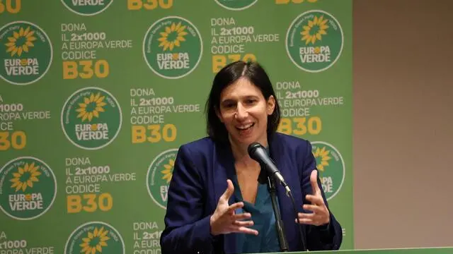 La segretaria del Pd Elly Schlein all'assemblea nazionale di Europa Verde, Chianciano, 01 dicembre 2024. ANSA/ GIANLUIGI BASILIETTI