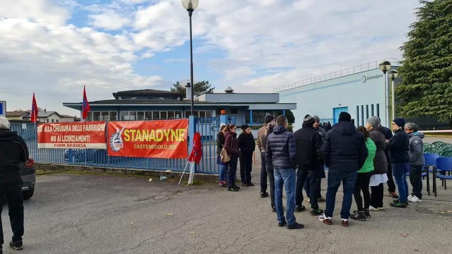 L'assemblea fuori dalla Stanadyne di Castenedolo