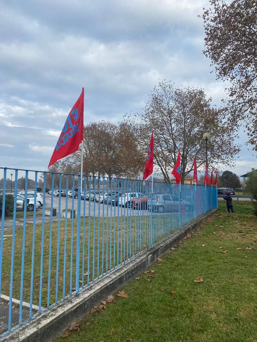 L'assemblea fuori dalla Stanadyne di Castenedolo