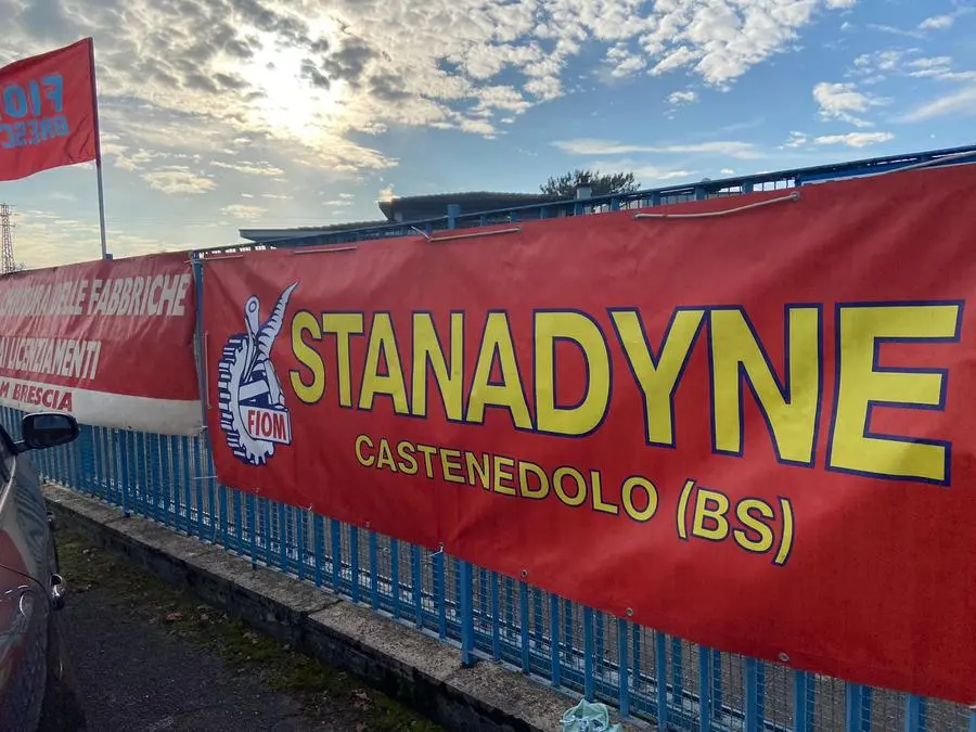 L'assemblea fuori dalla Stanadyne di Castenedolo