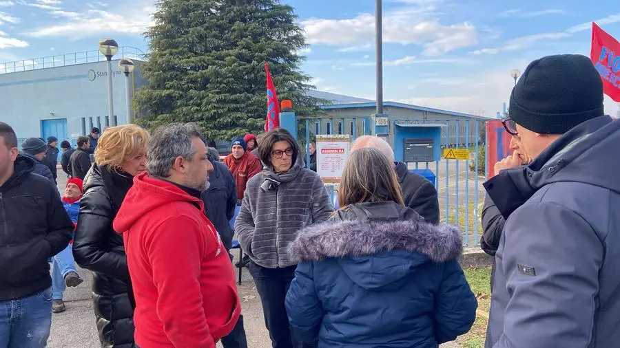 L'assemblea fuori dalla Stanadyne di Castenedolo