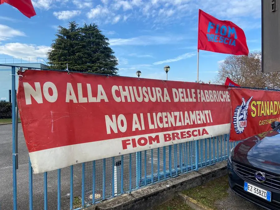 L'assemblea fuori dalla Stanadyne di Castenedolo