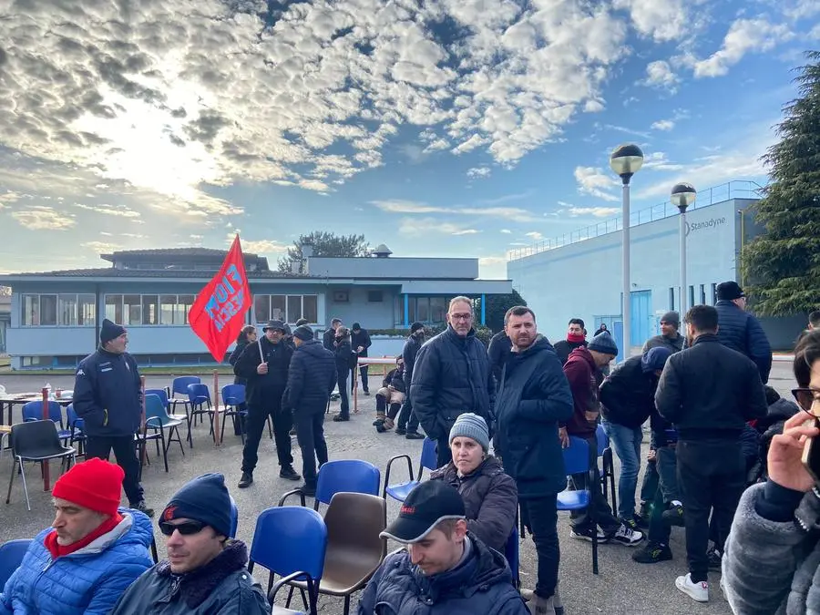 L'assemblea fuori dalla Stanadyne di Castenedolo