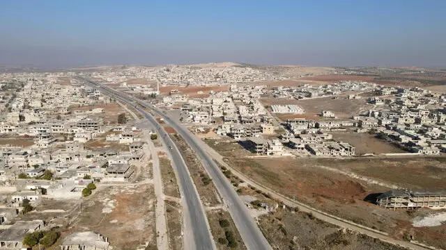 epa11754240 An aerial view shows the Damascus-Aleppo International Highway and the city of Khan Sheikhoun after it was captured by Syrian opposition militants in Idlib countryside, Syria, 03 December 2024. Syrian opposition forces, led by the Islamist militant group Hayat Tahrir al-Sham (HTS), launched an offensive on 27 November, taking large parts of Aleppo, Syria's second-largest city. The offensive triggered counterattacks by the Syrian regime forces as well as Russian and Syrian airstrikes on opposition-controlled areas. EPA/MOHAMMED AL RIFAI