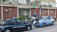 Squadre della Polizia di Stato e agenti della Penitenza nei pressi del carcere minorile Beccaria di Milano, dove alcune decine di detenuti hanno messo in atto una rivolta, Milano, 29 maggio 2024. ANSA/ PAOLO SALMOIRAGO