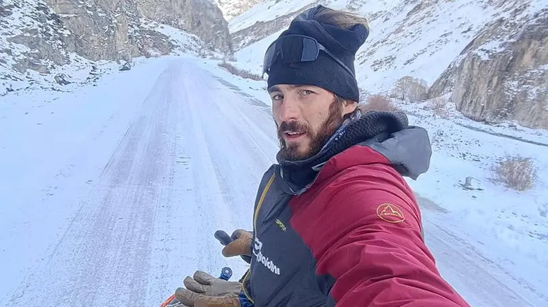 Ettore Campana sulla Karakorum Highway