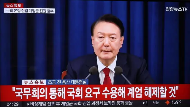 epa11755809 South Korean President Yoon Suk Yeol announces his intention to lift the emergency martial law via a Cabinet meeting in a televised address at the presidential office in Seoul, South Korea, 04 December 2024. The announcement came hours after the National Assembly unanimously voted in favor of a resolution urging the president to withdraw the martial law during an emergency plenary session. Yoon had declared martial law the previous night, citing the need to root out pro-North Korean forces and uphold the constitutional order. EPA/YONHAP SOUTH KOREA OUT