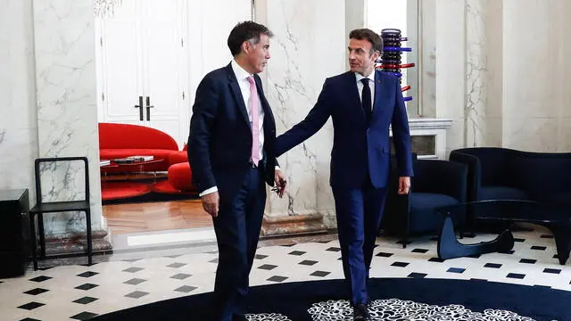 epa10025265 French President Emmanuel Macron (R) walks next to French Socialist party First Secretary Olivier Faure after their meeting at Elysee Palace in Paris, France, 21 June 2022. EPA/MOHAMMED BADRA / POOL