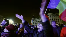 epa11759176 People attend a Pro-Europe rally ahead of the presidential runoff at the University Plaza in downtown Bucharest, Romania, 05 December 2024. Thousands of people and civil rights activists gathered to support European Union core values during a rally â€˜Romania Hopes! Every vote counts!', organized by Geeks for Romania NGO and endorsed by the Save Romania Union Party (USR). Romania is set for the second round of presidential election after its top court certified shock first-round result, confirming the lead of independent ultra-nationalist candidate Calin Georgescu, who will face USR liberal leader Elena Lasconi in the second round on 08 December. EPA/ROBERT GHEMENT