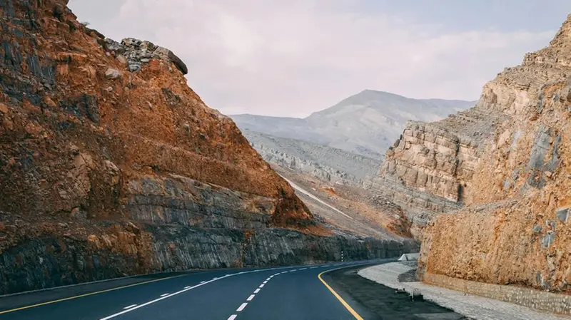 Una strada di Ras Al Khaimah - Foto Unsplash