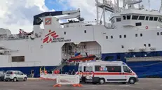 La nave umanitaria Geo Barents di Medici Senza Frontiere è approdata alle 8.30 alla banchina 19 del porto di Ancona con 34 naufraghi a bordo, Ancona, 2 luglio 2024. Si tratta di 19 adulti e 15 minori dei quali 14 non accompagnati. ANSA/ DANIELE CAROTTI