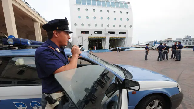 20090629 GENOVA -CRO- G8: STOP SCHENGEN, POCHI DISAGI. Controlli questa sera nel porto di Genova sul traghetto proveniente dalla Corsica. -ANSA/LUCA ZENNARO-