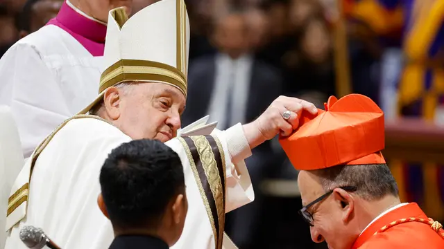 Chilean new Cardinal Fernando Natalio Chomali’ Garib receives his biretta as he is appointed cardinal by Pope Francis (L), during a consistory ceremony in the Saint Peter's basilica at the Vatican, 7 December 2024. ANSA/FABIO FRUSTACI