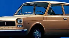 La Fiat 127 color mocha mousse
