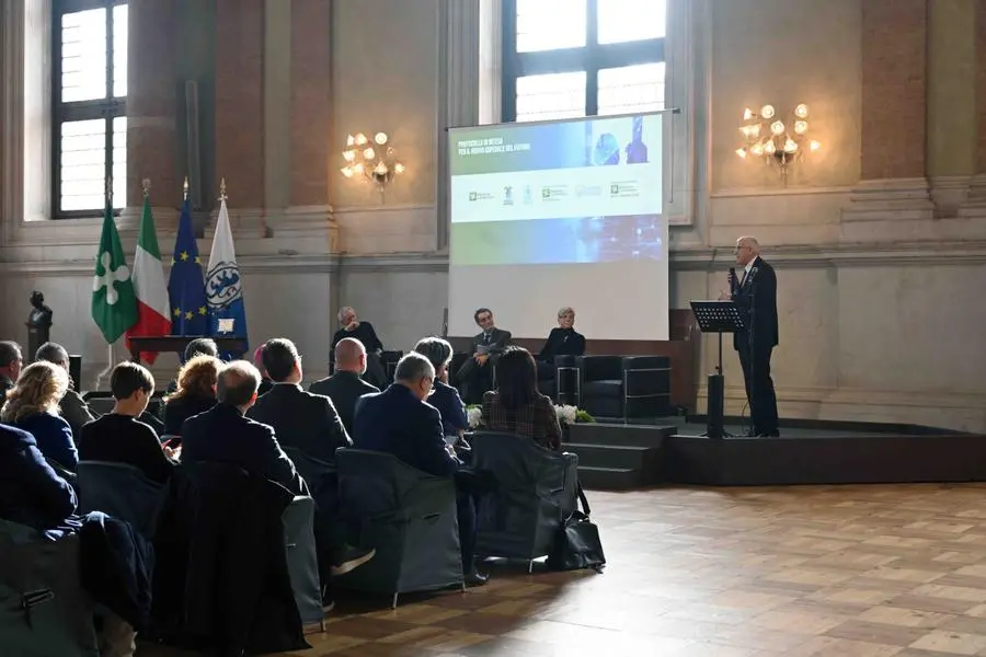 La firma del protocollo in Loggia