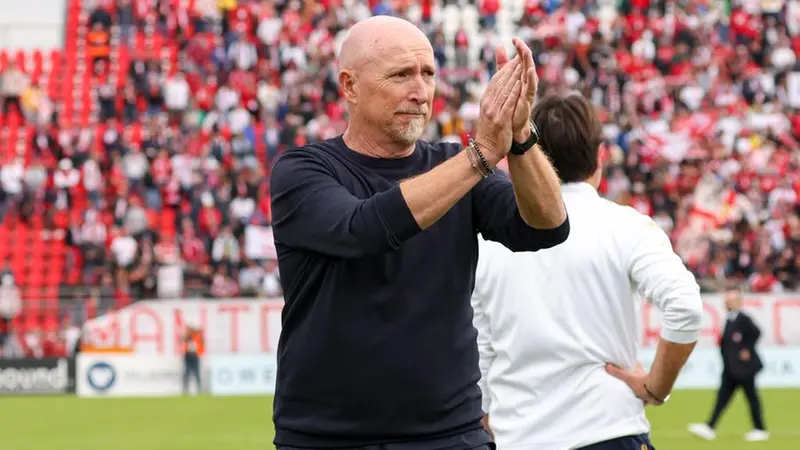 Maran saluta: a lui il merito di aver ridato dignità alla squadra - Foto New Reporter © www.giornaledibrescia.it