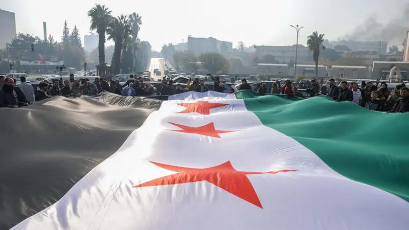 I festeggiamenti a Damasco di ieri, 9 dicembre - Foto Afp/Omar Haj Kadour © www.giornaledibrescia.it