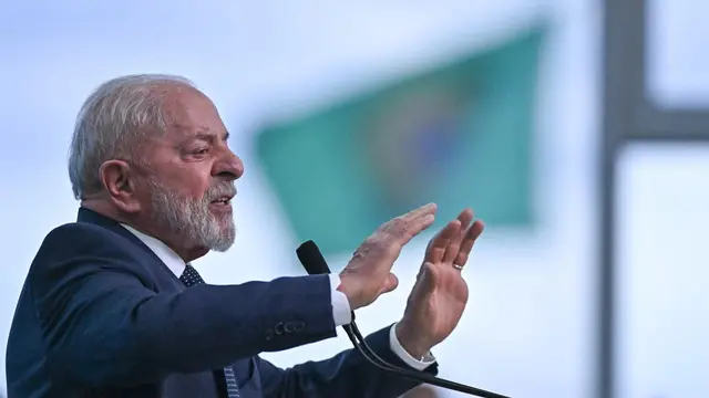 epa11746866 President of Brazil, Luiz Inacio Lula da Silva, participates in the launch of the federal program Periferia Viva (Living Periphery), aimed at the urbanization of the favelas in Brasilia, Brazil, 28 November 2024. EPA/ANDRE BORGES