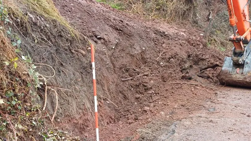 I mezzi al lavoro lungo la Sp31 in territorio di Bione