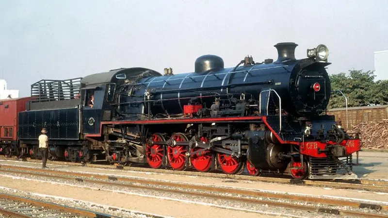 Uno dei treni in viaggio alla stazione di Lobito, in Angola