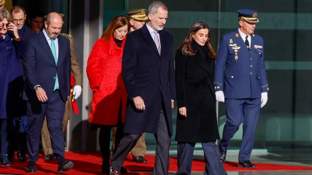 epa11768445 Spain's King Felipe (L) and Queen Letizia (R) attend a farewell ceremony prior to boarding a plane at Adolfo Suarez Madrid-Barajas airport in Madrid, Spain, 10 December 2024. Spanish royal couple starts their official state visit to Italy. EPA/MARISCAL