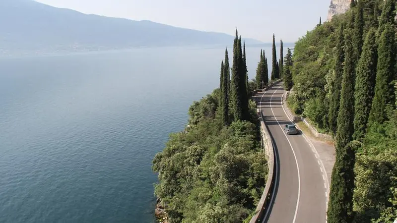 Un tratto della Gardesana - Foto © www.giornaledibrescia.it