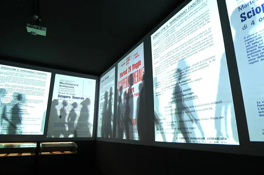 I documenti relativi a Piazza Loggia esposti in via Galilei