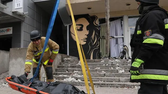 epa11770399 Ukrainian rescuers extract the body from the site of a rocket strike on a private clinic in Zaporizhzhia, southeastern Ukraine, 11 December 2024, amid the Russian invasion. Ukrainian rescuers recovered another body from the rubble on 11 December, bringing the death toll to eight. At least eight people were killed and 22 others injured, including a child, after a missile hit a medical center and an administrative building on 10 December 2024, according to the State Emergency Service of Ukraine (SESU). EPA/OLEG MOVCHANIUK