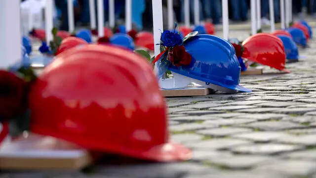 Sciopero nazionale dei sindacati, CGIL e UIL a piazza del Popolo. Roma 17 novembre 2023 ANSA/MASSIMO PERCOSSI