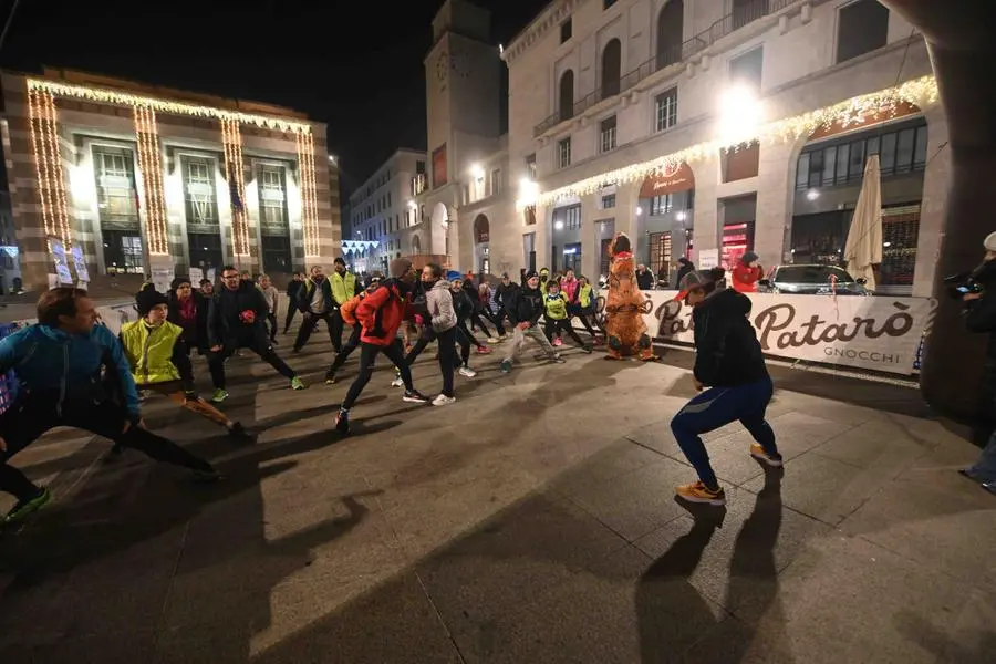 CRONACA BRESCIA PIAZZA VITTORIA PARTENZA DINO RUN PER CARINI 12-12-2024 MARCO ORTOGNI NEW EDEN GROUP