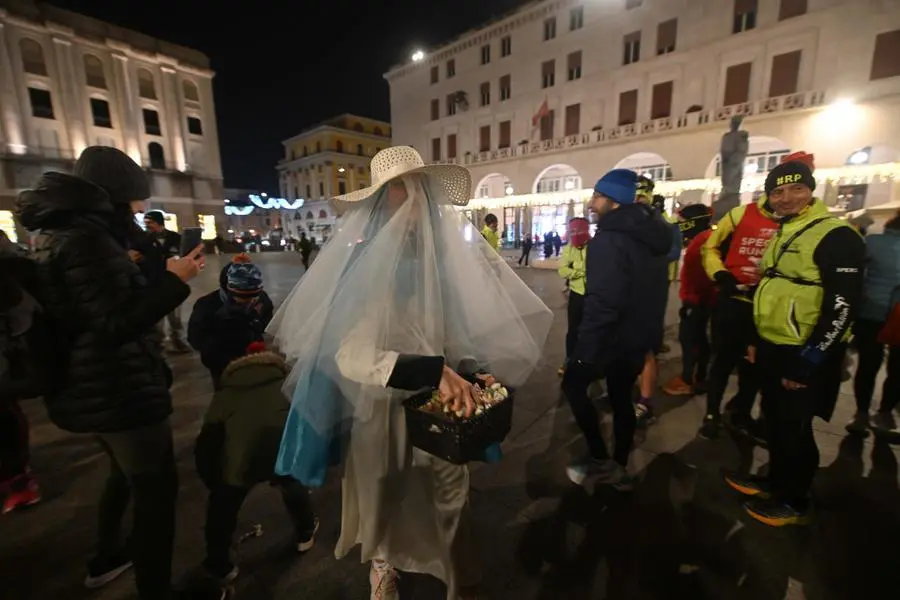 CRONACA BRESCIA PIAZZA VITTORIA PARTENZA DINO RUN PER CARINI 12-12-2024 MARCO ORTOGNI NEW EDEN GROUP