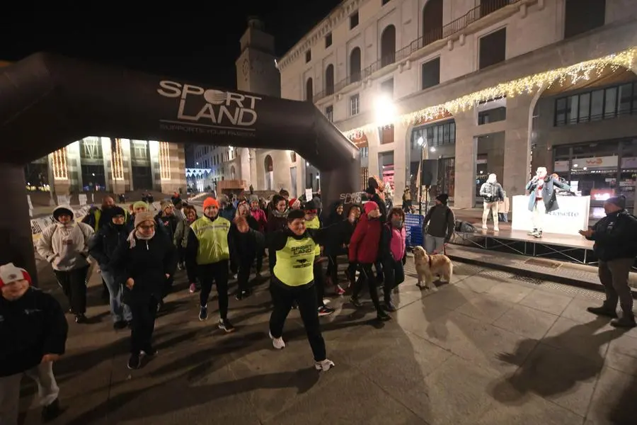 CRONACA BRESCIA PIAZZA VITTORIA PARTENZA DINO RUN PER CARINI 12-12-2024 MARCO ORTOGNI NEW EDEN GROUP