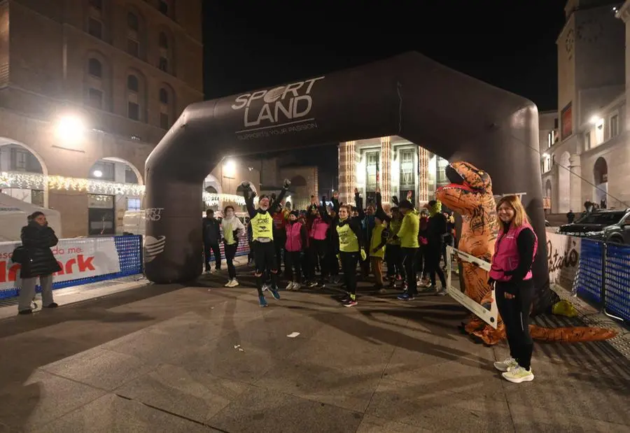 CRONACA BRESCIA PIAZZA VITTORIA PARTENZA DINO RUN PER CARINI 12-12-2024 MARCO ORTOGNI NEW EDEN GROUP