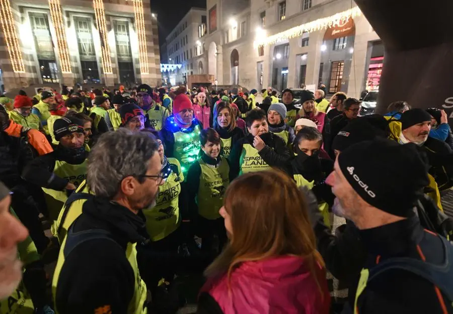 CRONACA BRESCIA PIAZZA VITTORIA PARTENZA DINO RUN PER CARINI 12-12-2024 MARCO ORTOGNI NEW EDEN GROUP